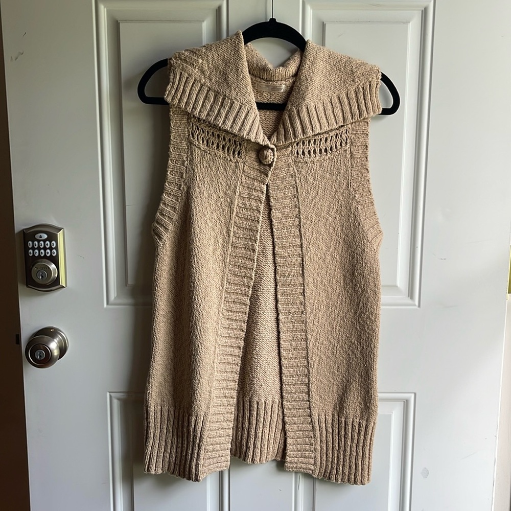 Old Navy sleeveless sweater vest, size large.